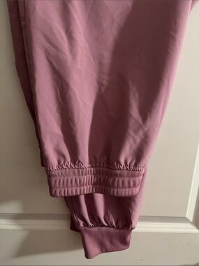 Classic Women's  XL scrub Jogger set in Dusty Rose
SR2